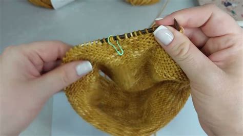 Schematinis apvalios iškirptės mezgimas