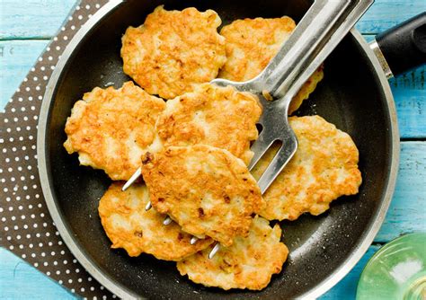 Vištienos kepsneliai keptuvėje