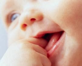 Kūdikių burnos pienligės simptomai