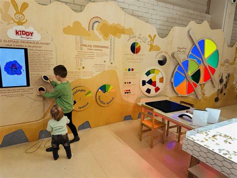 Vaikai Curiocity edukacinėje erdvėje Kaune