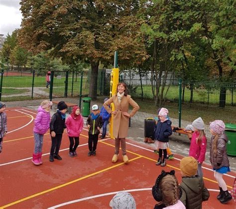 Vaikai šoka ratelį