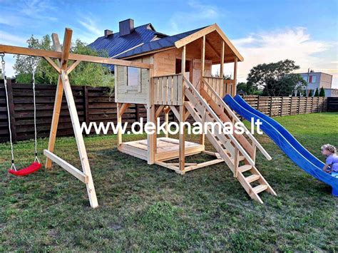 Vaikų žaidimų aikštelė su mediniu nameliu ir priedais