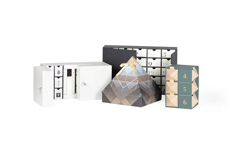 Įvairių formų ir dydžių Advento kalendoriai