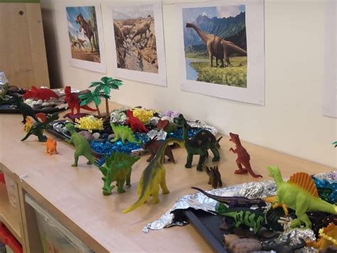 Vaikų sukurtas dinozaurų pasaulis