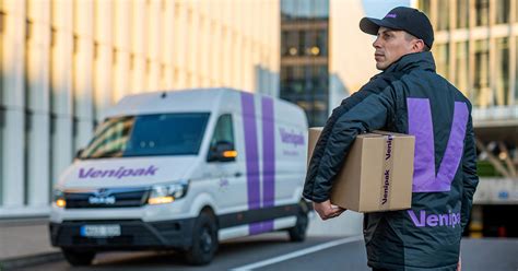 Venipak kurjerio automobilio nuotrauka