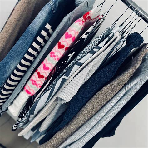 Vaizdas, kaip aptempti drabužiai gali prisidėti prie spuogų ant užpakalio