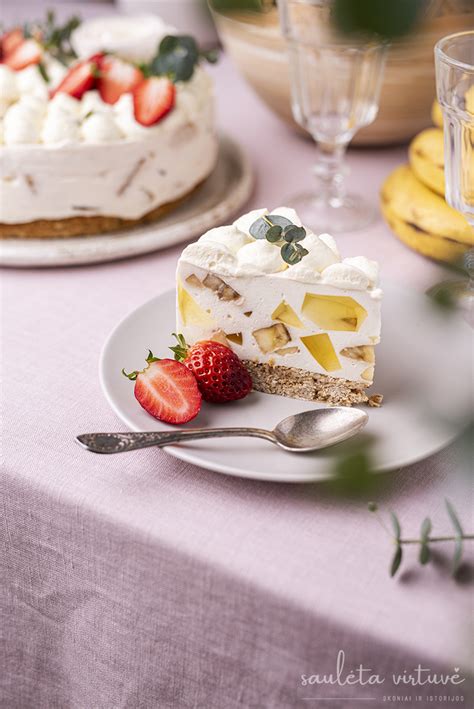 Tortas kūdikiui su bananais ir persikais