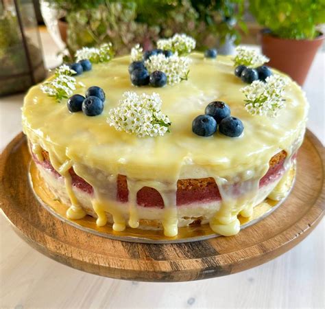 Varškės tortas su uogomis ir sausainiais