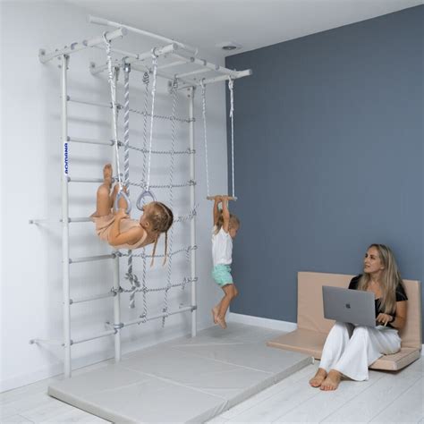 Vaikiškos laipiojimo sienelės su įvairiais priedais