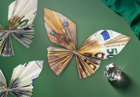 origami figūrėlė iš banknotų