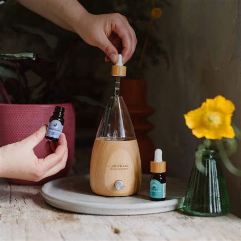 Eterinių aliejų buteliukai su etiketėmis