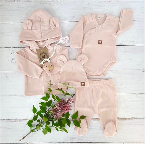 Kūdikio kraitelis su drabužėliais