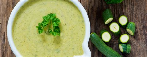 Klasikinės cukinijų sriubos ingredientai