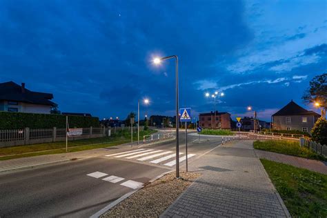 Schematinis pėsčiųjų perėjos vaizdavimas su šviesoforu