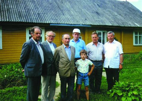 nuotrauka su Juozu Vilkutaičiu ir jo šeima