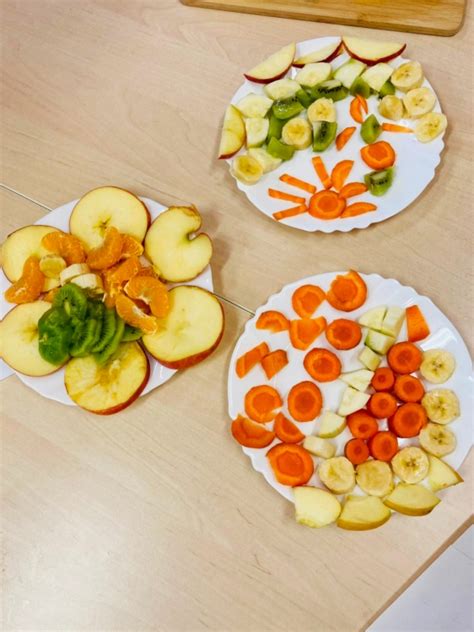 Vaikų lėkštė su daržovių personažais