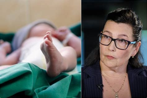Akušerė prižiūri gimdymą namuose