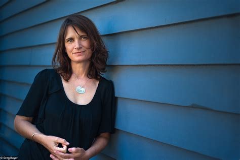 Sonya Hartnett portretas