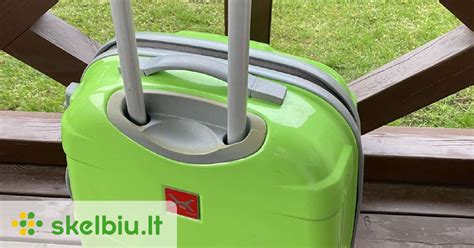Simbolinis paveikslas: du lagaminai, simbolizuojantys patirti