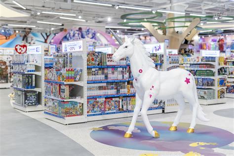 Žaislų planetos parduotuvės interaktyvioji siena