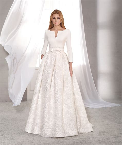 vaikiškos vestuvinės suknelės detalės