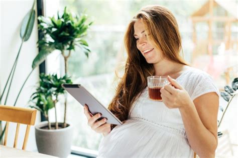 Simbolinis vaizdas, kaip arbata gali padėti nėštumo metu