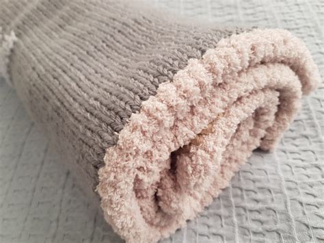 Megztas pledas kūdikiui su gyvūnų motyvu