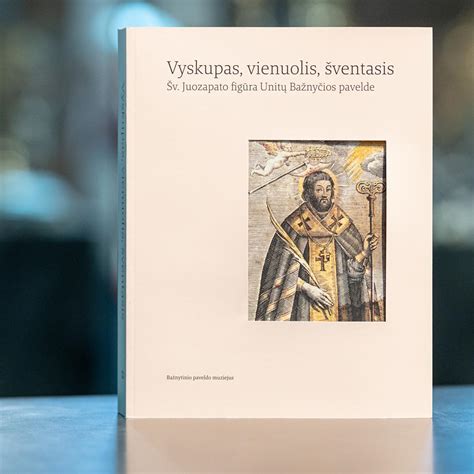 Vienuolis perrašantis knygą
