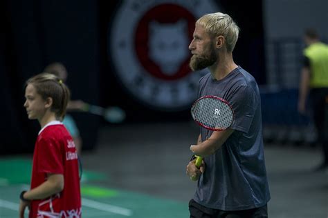 Ernestas Česonis su rankos protezu