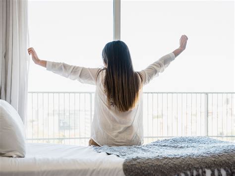 Vaikas kritęs nuo dviračio ir besiruošiantis atsikelti