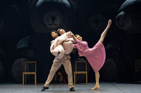 Choreografija ir scena iš spektaklio 