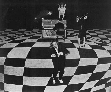 Oskaro Koršunovo spektaklis „Ten būti čia“