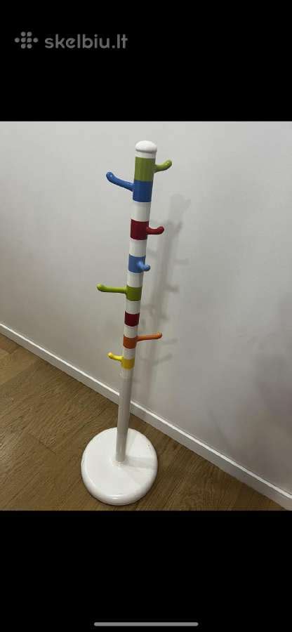 vaikiška pakaba su lentynomis