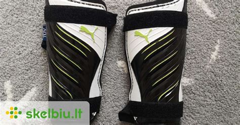 įvairių dydžių ir dizainų futbolo blauzdų apsaugos