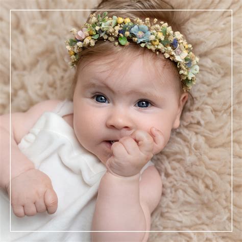 Kūdikio portretas naujagimio fotosesijoje