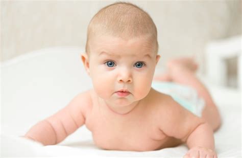 5 mėnesių kūdikis valgo tyrelę