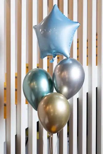 Helio balionų kompozicija