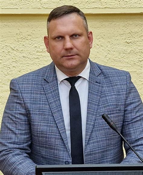 Raimundo Čepuko portretas arba jo vadovaujamos mokyklos nuotrauka