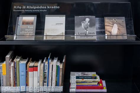 Knygų parodos ekspozicija