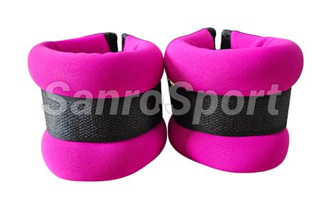 Varlės su plaukimo plėvelėmis ant kojų