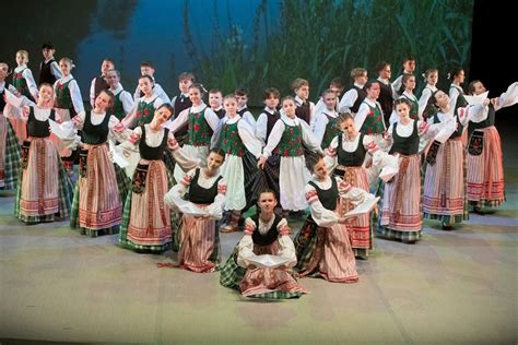 Vaikų liaudiškų šokių grupė