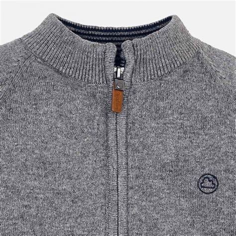 vaikiško megztinio modelis berniukui