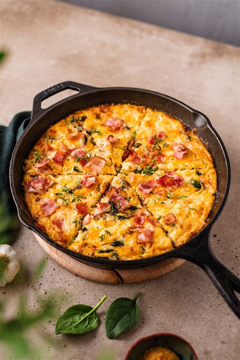Fritata su cukinijomis ir šonine