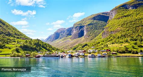 Norvegijos gamtovaizdis su darbininku
