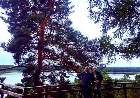 Simbolinė iliustracija: du žmonės žiūri į tą patį horizontą