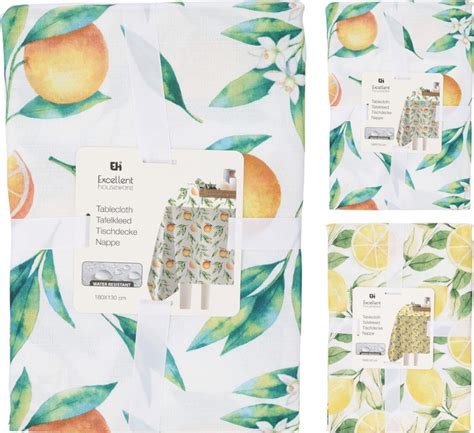 Skirtingi daugkartinių seilinukų dizainai suaugusiems