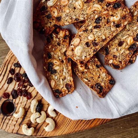 Avižinių batonėlių su sėklomis ir riešutais ingredientai