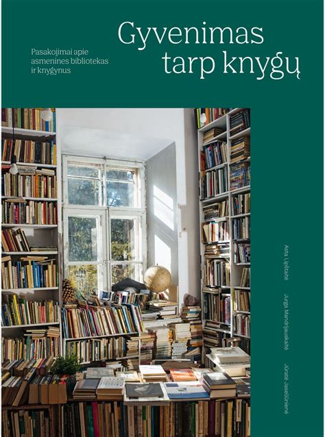 Eglė Juodvalkė tarp knygų