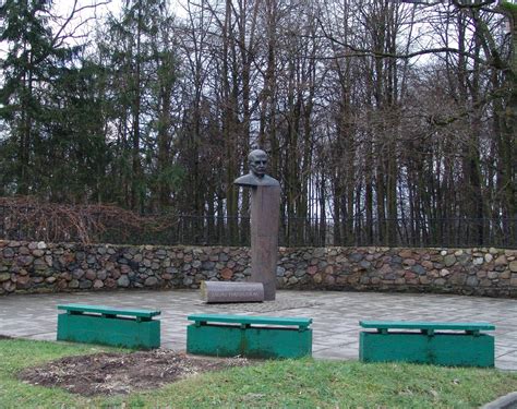 Paminklinis biustas Bernardui Brazdžioniui