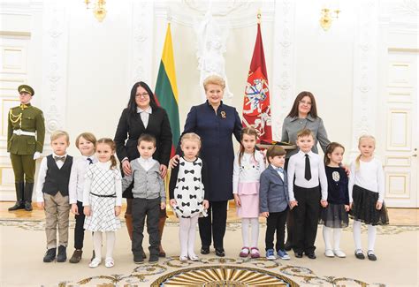 Moterys su vaikais prieglaudoje